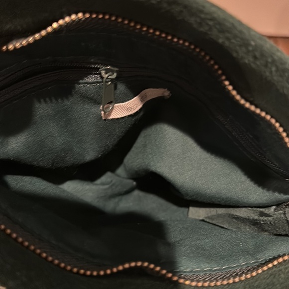 Encote green suede fringe bag with double woven chain from Urban Outfitters - Picture 6 of 6